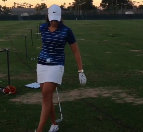 伍兹侄女表演花式颠球 重现老虎当年英姿–高