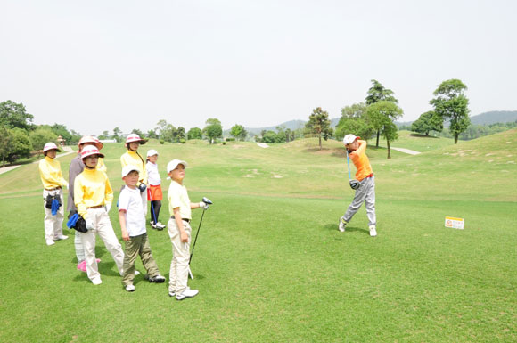 <em>汇丰</em>青少年冠军赛重礼仪 培养小选手良好<em>道德</em>