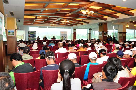 <em>汇丰</em>青少年冠军赛重礼仪 培养小选手良好<em>道德</em>