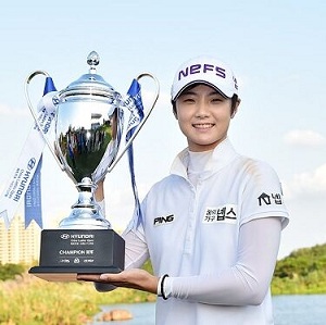 小萝莉崔罗莲苦练英语 球技也提升 - 大正高尔