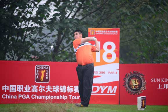 2013中锦赛"重庆上邦杯"次轮苏东领先 64杆平球场纪录 - 大正高尔夫