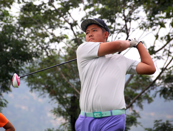 2015年bmw大师赛资格赛第三轮落幕张新军赵雄一并列领先