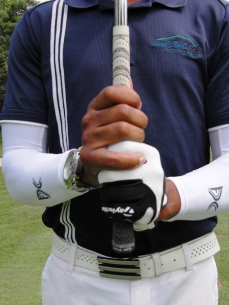 掌握高尔夫握杆要领